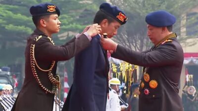 Jokowi Dianugerahi Medali Loka Praja Samrakshana Polri, Ini Artinya