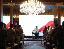 Momen Prabowo Terima Ucapan Ulang Tahun saat Pembekalan Calon Wakil Menteri di Hambalang