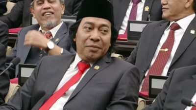 Wajah Komeng Muncul di Layar saat Pelantikan, Anggota Dewan Kompak Teriak Uhuy