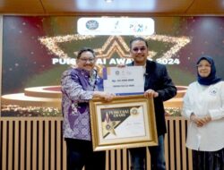 “Datuk Jasni Terima Penghargaan Puisi Esai Award Pertama” – Sastrawan Malaysia Muncul dengan Bakat Baru