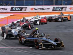 Brooklyn Beckham & Aguero di Balik Roda Mobil Formula E