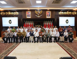 Deskripsi Penanganan Karhutla dan Pelindungan Pekerja Migran oleh Menko Polkam