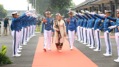 Profil Evi Sophia Indra: Ibu Kehormatan Taruna Akademi TNI