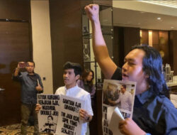 2 Bukti Penggerudukan Rapat Panja RUU TNI oleh Satpam Hotel