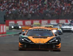United Autosports 95 Melihat Peluang Podium Terampas oleh Penalti