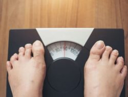 Cara Menimbang Berat Badan yang Benar untuk Hasil Konsisten