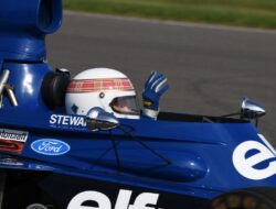 Tanda Tangan Helm Michael Schumacher Dilelang – Jackie Stewart