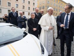 Paus Fransiskus dan Paceklik Ferrari: Kisah Kolaborasi Menarik