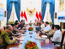 Prabowo Airlangga Sri Mulyani Sugiono Nego Tarif Trump: Analisis Terkini