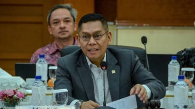 Wakil Ketua DPR mendukung pemerintah dalam kebijakan tarif AS