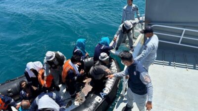 Evakuasi 30 Korban Kapal Tenggelam oleh Bakamla, Coast Guard Singapura, dan Malaysia