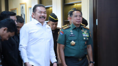 TNI DiKerahkan Jaga Kejaksaan: Perseteruan Penegak Hukum