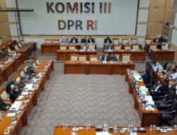 Prabowo Teken Perpres Atur TNI-Polri Lindungi Jaksa: Reaksi Komisi III DPR