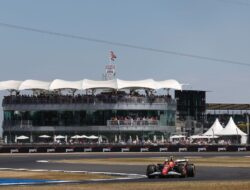 Hamilton Pimpin McLaren di GP Inggris: Sorotan {FP1 F1}