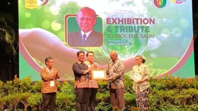 Jejak Emil Salim: Muda Ikuti dan Bela Masa Depan Bumi