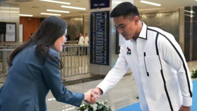 Jabat Tangan Angela dan Kaesang: Momen Bersejarah di Penutupan Kongres PSI