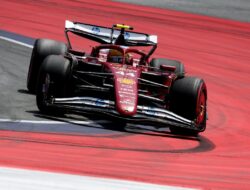 Hamilto Sorotkan Ferrari Dalam Pencarian Solusi Kesusahan