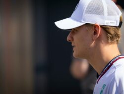 Villeneuve Sarankan Cadillac Melewatkan Mick Schumacher