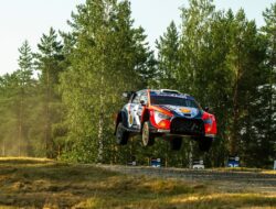 Hyundai Geser Posisi Pemimpin Awal WRC Finlandia