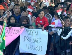Antusiasme Anak-anak & Warga Sambut Presiden Prabowo di Batujajar
