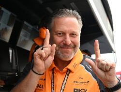 Zak Brown Melihat Dampak Tidak Memiliki Pembalap Utama