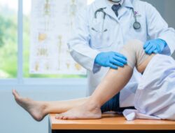 7 Cara Jaga Kesehatan Tulang dan Sendi Saat Tua