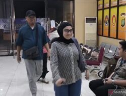 Uya Kuya dan Astrid Mendatangi Polres Metro Jak Tim
