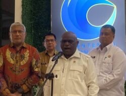 Natalius Pigai Minta Aparat Hindari Penggunaan Kekuatan Berlebihan: Solusi Terbaik