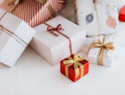 7 Rekomendasi Kado Spesial untuk Pasangan: Bikin Hati Meleleh!