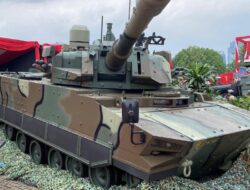 Pesta HUT TNI di Monas: Angkatan Darat Unjuk Kehebatan Tank