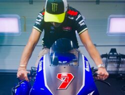 Valentino Rossi Tertarik pada Motor Yamaha V4